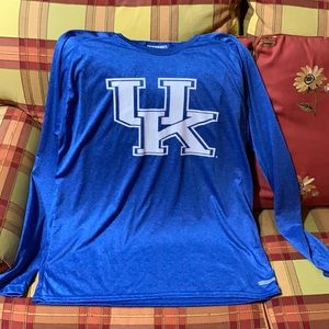 DISCOUNT 🥳MENS XLARGE UK WILDCATS TSHIRT NEVER WORN SMOKE FREE & PET FREE HOME